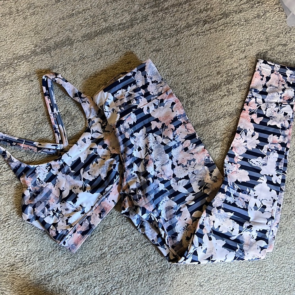 Peony workout set | size small (top and bottoms)